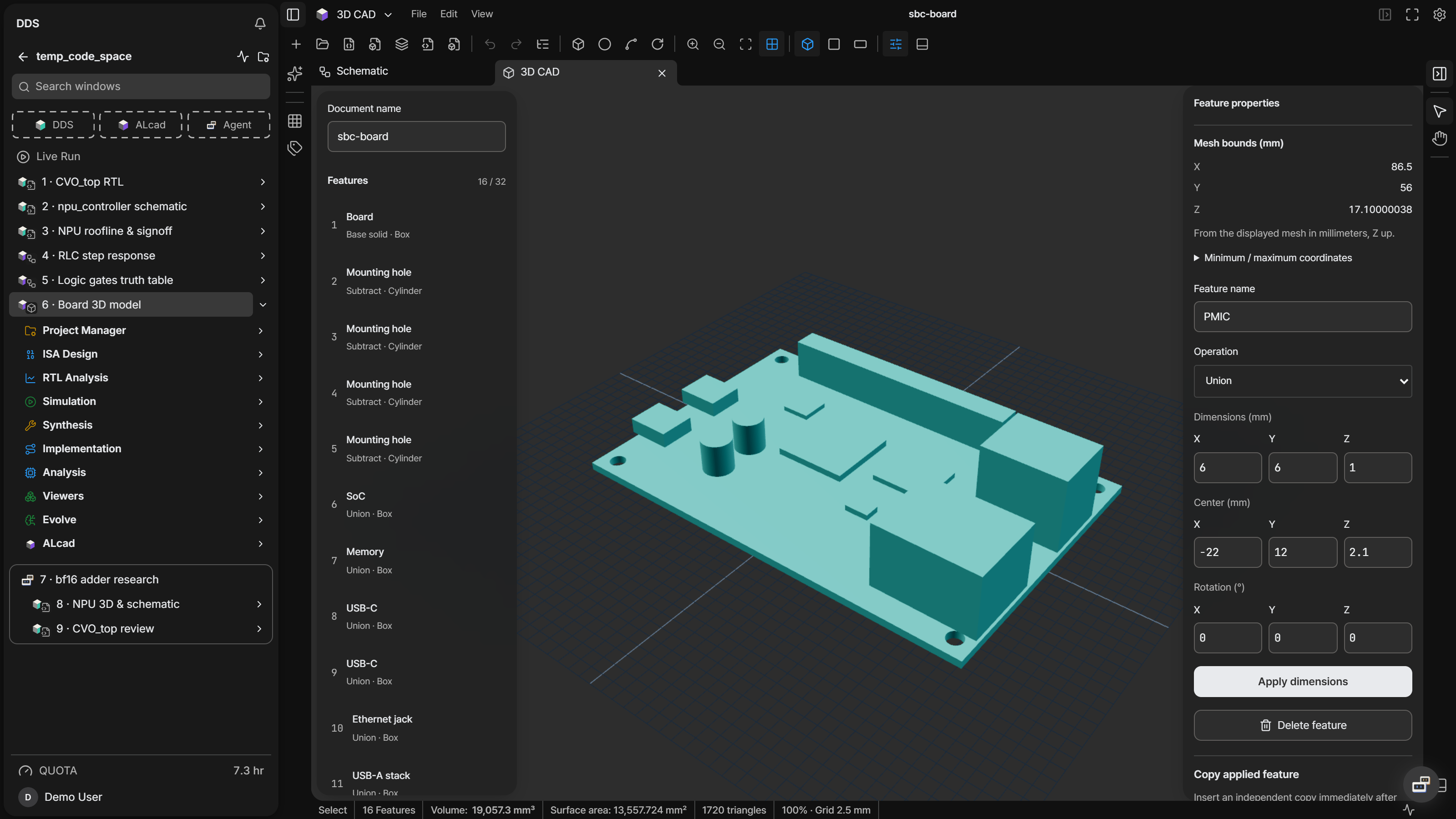 取り付け穴とコネクターのあるALcad 3D CADの基板モデルと、そのフィーチャー一覧およびプロパティ。